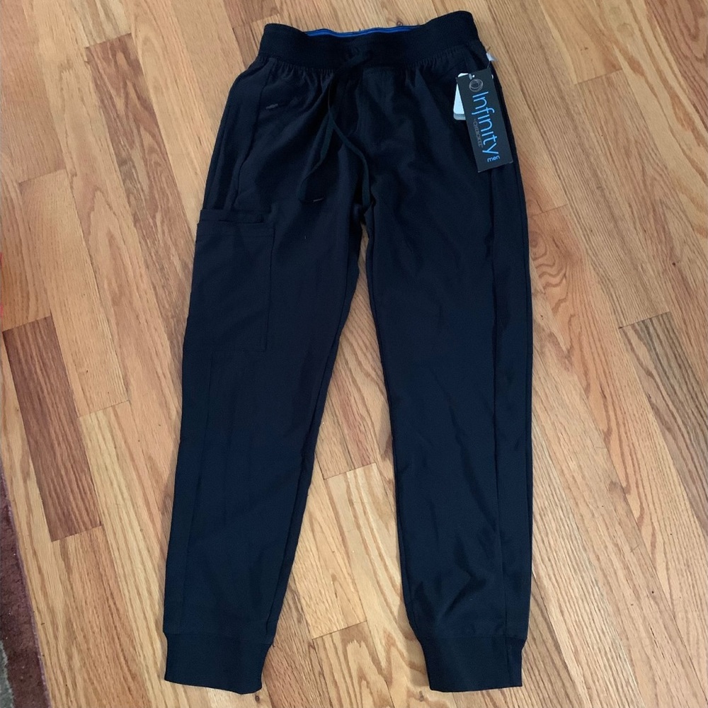 Cherokee infinity athletic fit scrubs Size Small Short